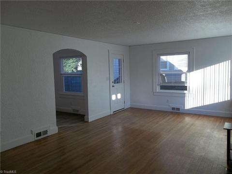 902 Chestnut Dr, High Point, NC 27262 photo 3