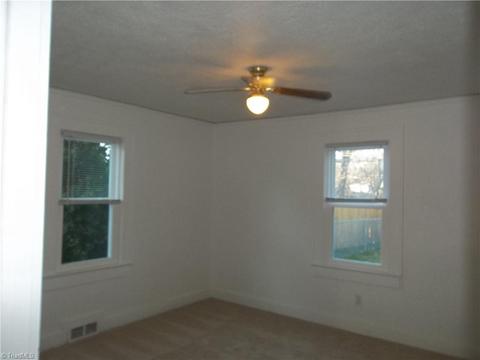 902 Chestnut Dr, High Point, NC 27262 photo 11