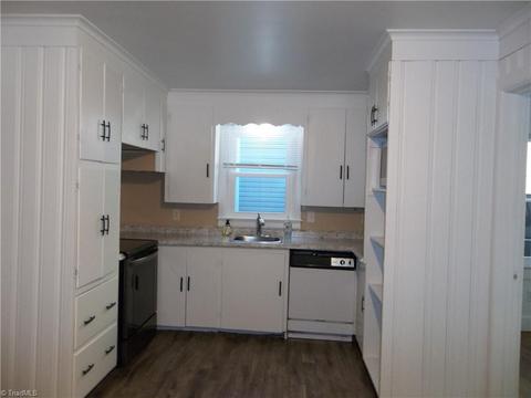 902 Chestnut Dr, High Point, NC 27262 photo 12