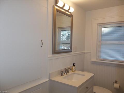 902 Chestnut Dr, High Point, NC 27262 photo 6