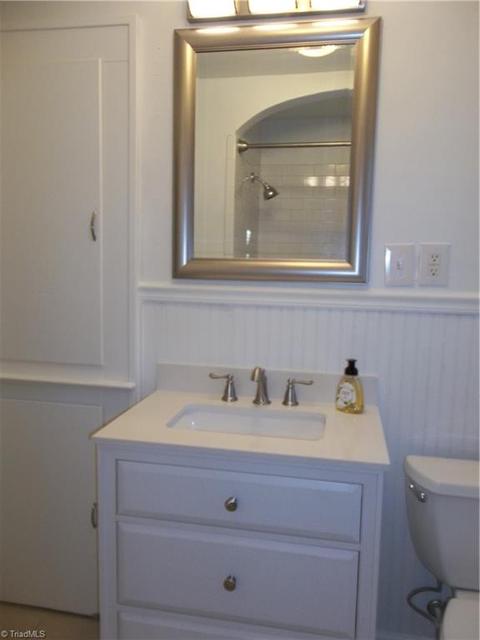 902 Chestnut Dr, High Point, NC 27262 photo 9