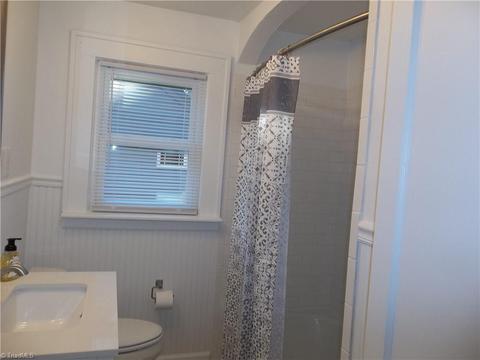 902 Chestnut Dr, High Point, NC 27262 photo 7