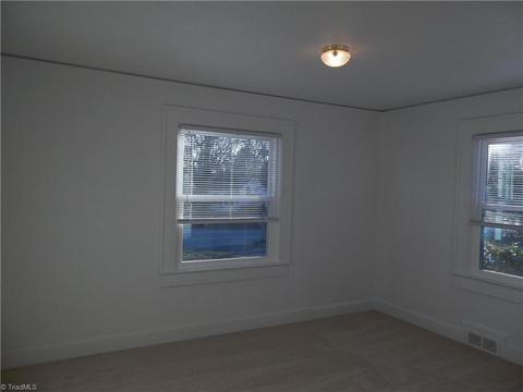 902 Chestnut Dr, High Point, NC 27262 photo 5