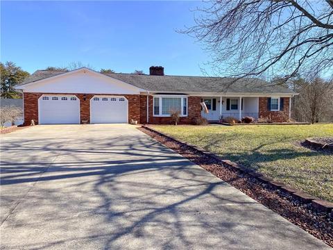 560 Carson Rd, Pilot Mountain, NC 27041 photo 1