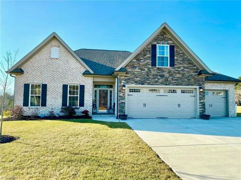 2831 Fallin Ct, High Point, NC 27262 photo 1