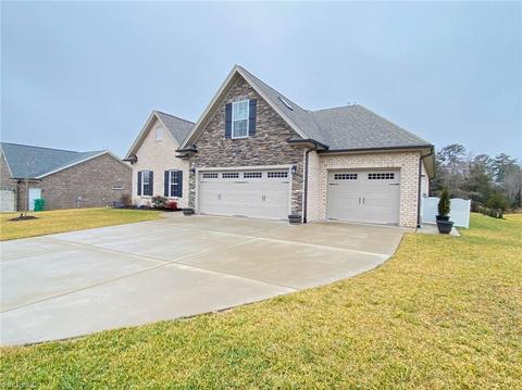 2831 Fallin Ct, High Point, NC 27262 photo 3