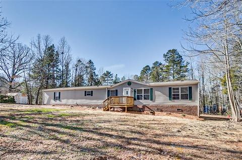 1601 Hunters Woods Dr, Trinity, NC 27370 photo 1