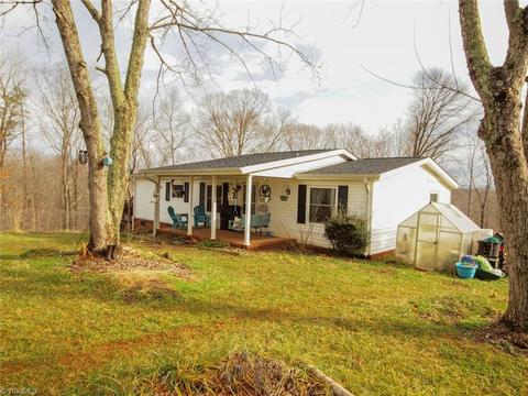 1060 Ruby Rd, Sandy Ridge, NC 27046 photo 2