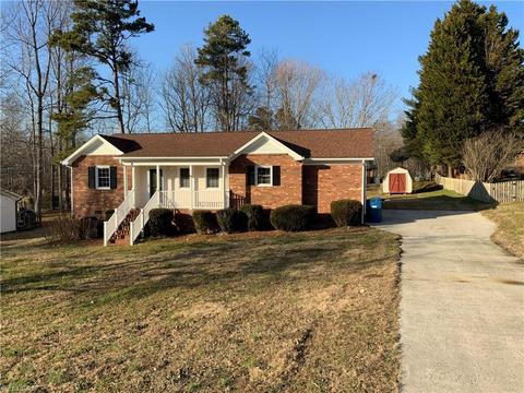 208 Oak Forest Ln, Trinity, NC 27370 photo 1
