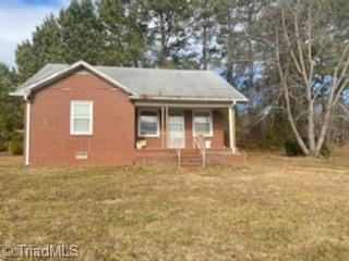3999 E Pine St, Mount Airy, NC 27030 photo 1