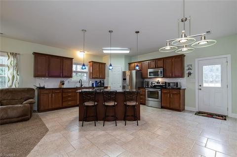 4017 Lakewood Cir, Trinity, NC 27370 photo 9