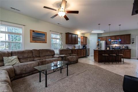 4017 Lakewood Cir, Trinity, NC 27370 photo 3
