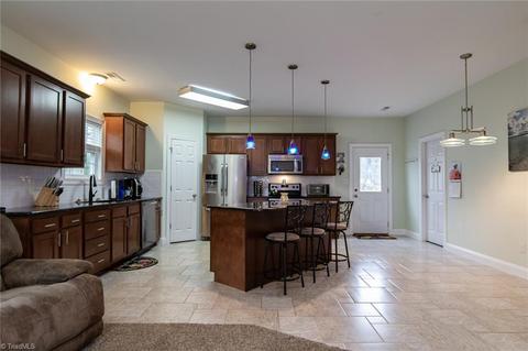 4017 Lakewood Cir, Trinity, NC 27370 photo 7