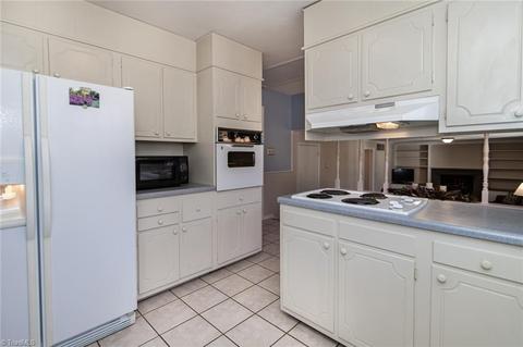 999 Nottingham Rd, High Point, NC 27262 photo 11