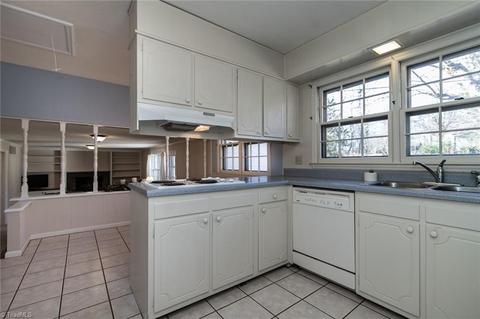 999 Nottingham Rd, High Point, NC 27262 photo 10