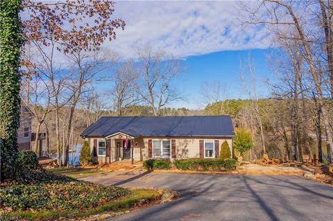 719 Dockside Ter, Denton, NC 27239 photo 1