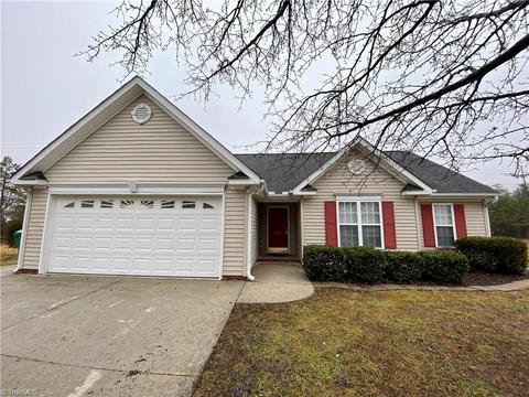 3825 Eagles View Ct, High Point, NC 27265 photo 1