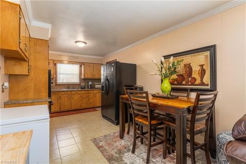 1504 Chatham Dr, High Point, NC 27265 photo 9
