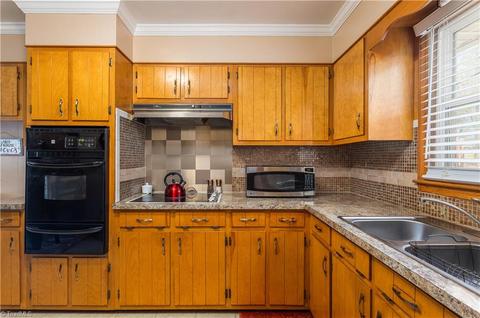 1504 Chatham Dr, High Point, NC 27265 photo 11