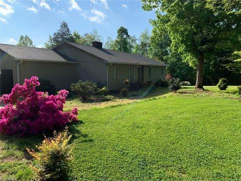 699 Joyce Cir, High Point, NC 27265 photo 1