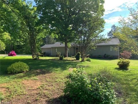 699 Joyce Cir, High Point, NC 27265 photo 2