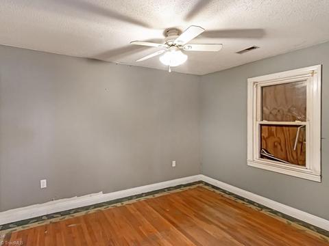 625 Paramount St, High Point, NC 27260 photo 6