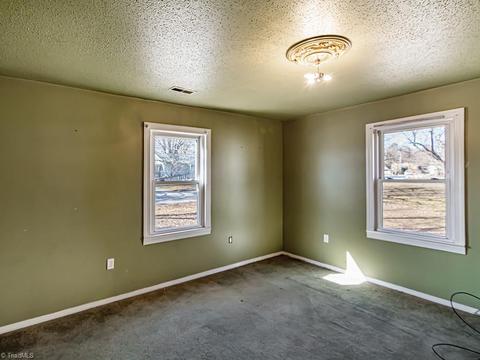 625 Paramount St, High Point, NC 27260 photo 10