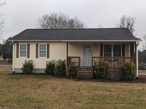 4621 Fairview Dr, Trinity, NC 27370 photo 1