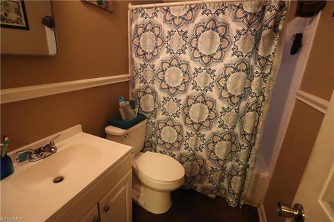 304 Beach St, High Point, NC 27260 photo 9