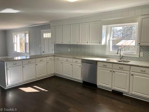 159 Vance St, Dobson, NC 27017 photo 4