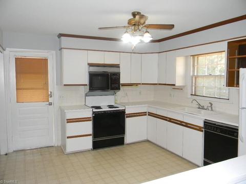3105 N Centennial St, High Point, NC 27265 photo 9