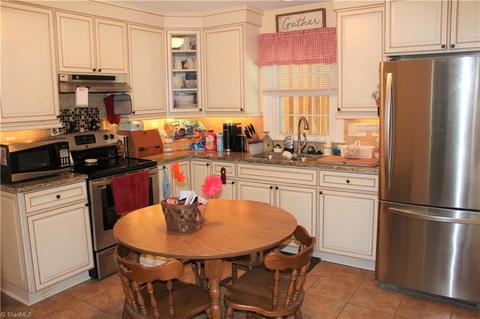 110 Sunset Dr, Randleman, NC 27317 photo 3