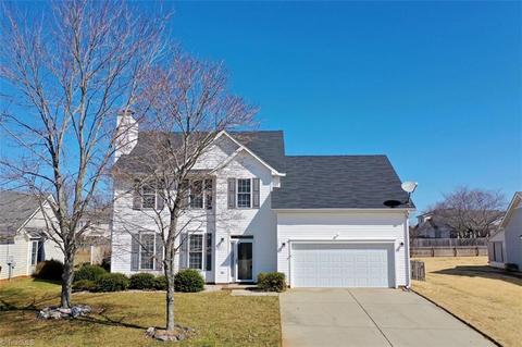 3585 Bent Trace Dr, High Point, NC 27265 photo 2