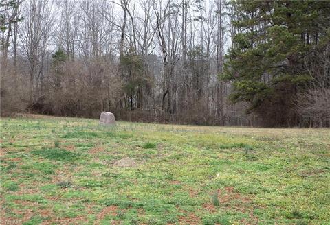 1279 Thayer Rd, Trinity, NC 27370 photo 3