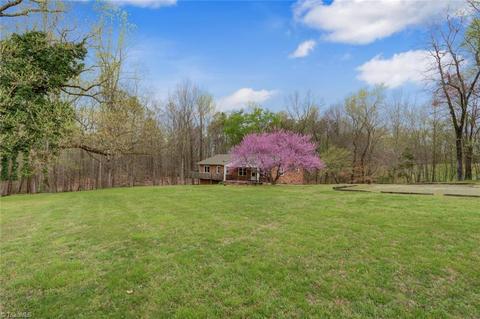 199 E Aiken Rd, Eden, NC 27288 photo 3