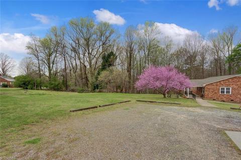 199 E Aiken Rd, Eden, NC 27288 photo 2