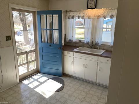 1000 Fields St, Eden, NC 27288 photo 4