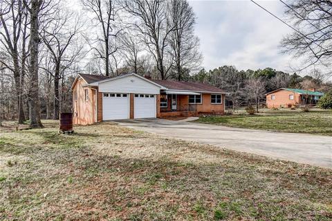 5771 Oak Knoll Dr, Trinity, NC 27370 photo 2