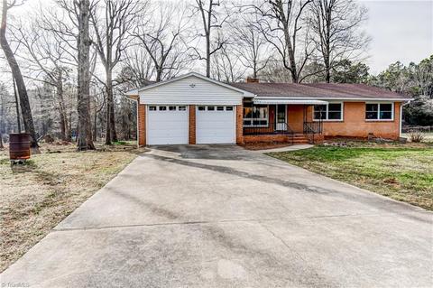 5771 Oak Knoll Dr, Trinity, NC 27370 photo 1