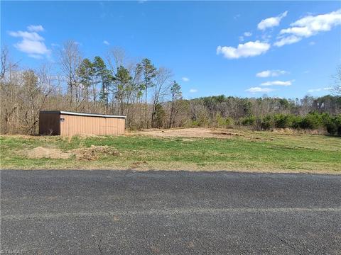 1210 White Rock Rd, Pinnacle, NC 27043 photo 4