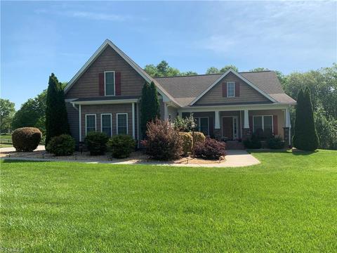 372 Mountain View Rd, King, NC 27021 photo 2