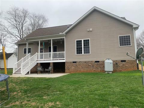 372 Mountain View Rd, King, NC 27021 photo 8