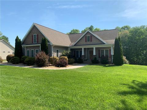 372 Mountain View Rd, King, NC 27021 photo 1