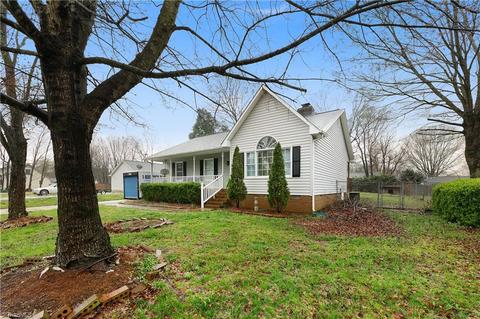 2903 Ingleside Dr, High Point, NC 27265 photo 2