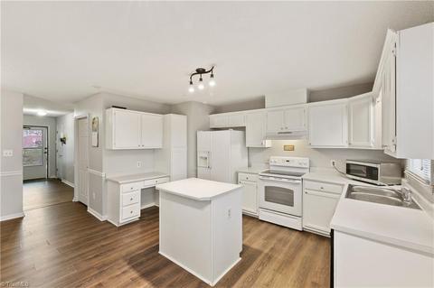 2903 Ingleside Dr, High Point, NC 27265 photo 10