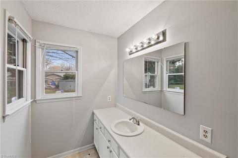 2903 Ingleside Dr, High Point, NC 27265 photo 18
