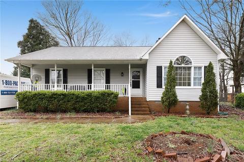 2903 Ingleside Dr, High Point, NC 27265 photo 1