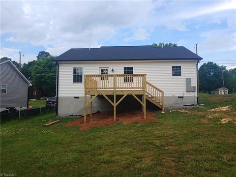 315 N 3rd Ave, Mayodan, NC 27027 photo 3