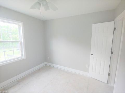 315 N 3rd Ave, Mayodan, NC 27027 photo 12