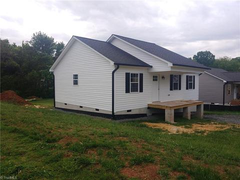 315 N 3rd Ave, Mayodan, NC 27027 photo 2
